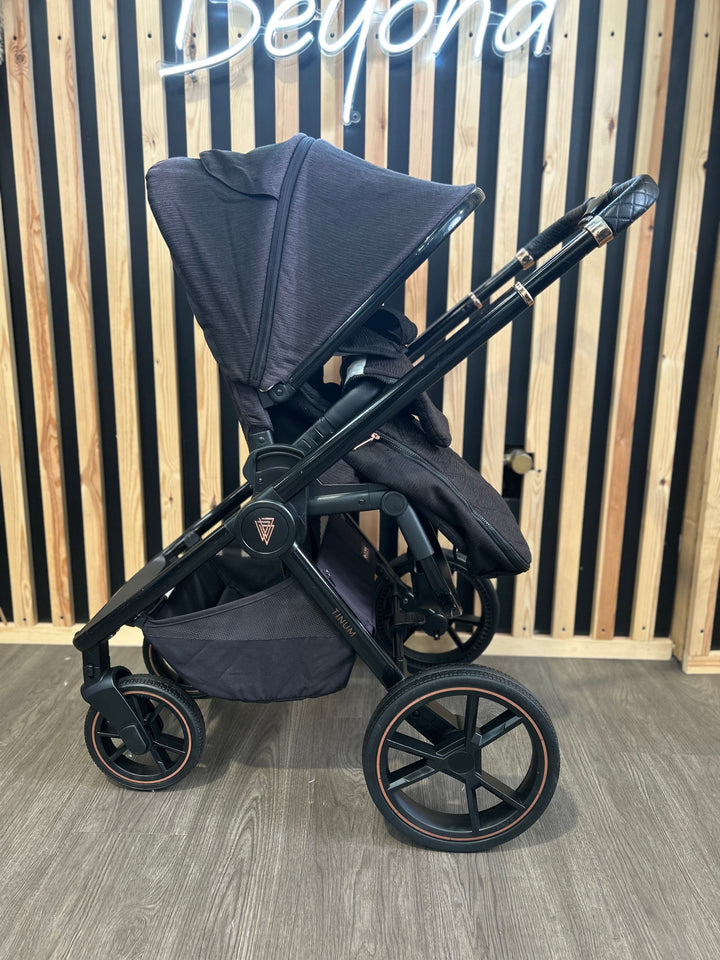 PRE LOVED Venicci Tinum 2.0 2-in-1 Travel System - SE Stylish Black