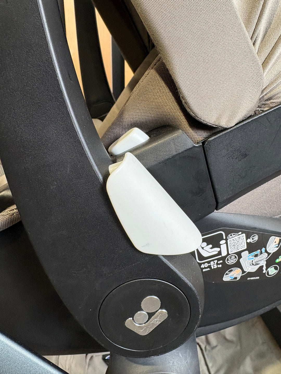 PRE LOVED Maxi-Cosi Fame Travel System - Twillic Truffle/Black Wheels