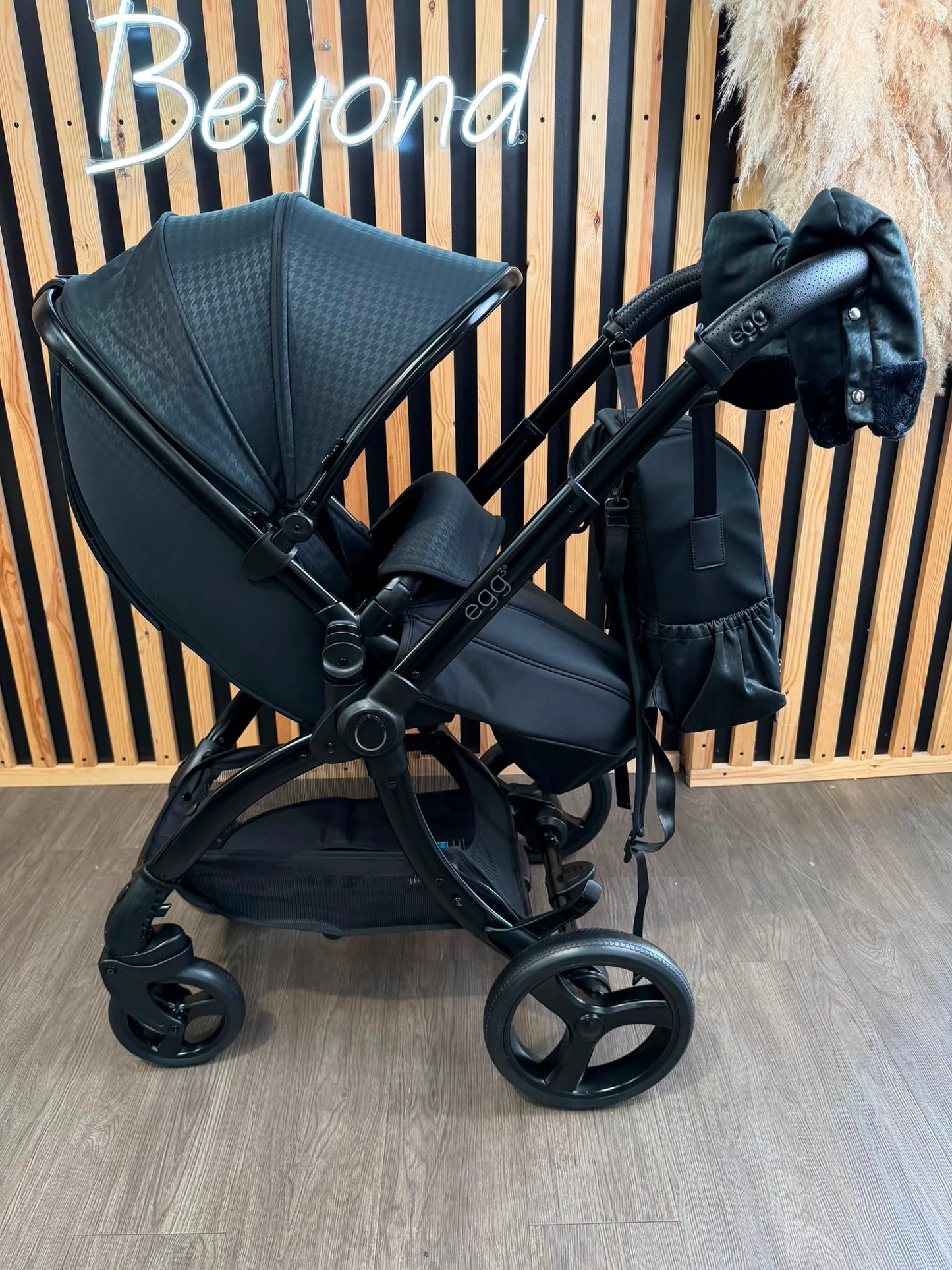 PRE LOVED egg3 Travel System - Houndstooth Black