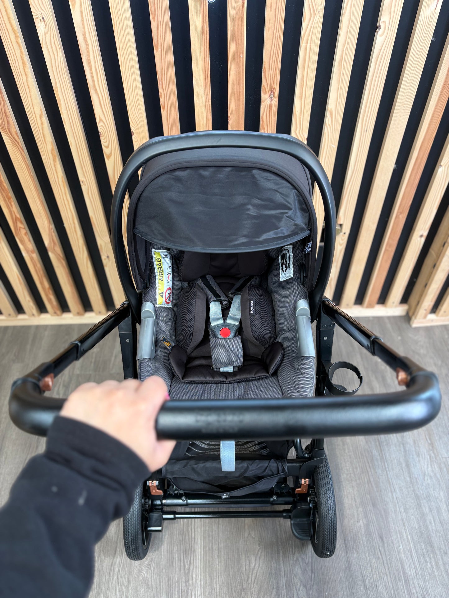 PRE LOVED Inglesina Aptica XT Travel System - Tiaga Green
