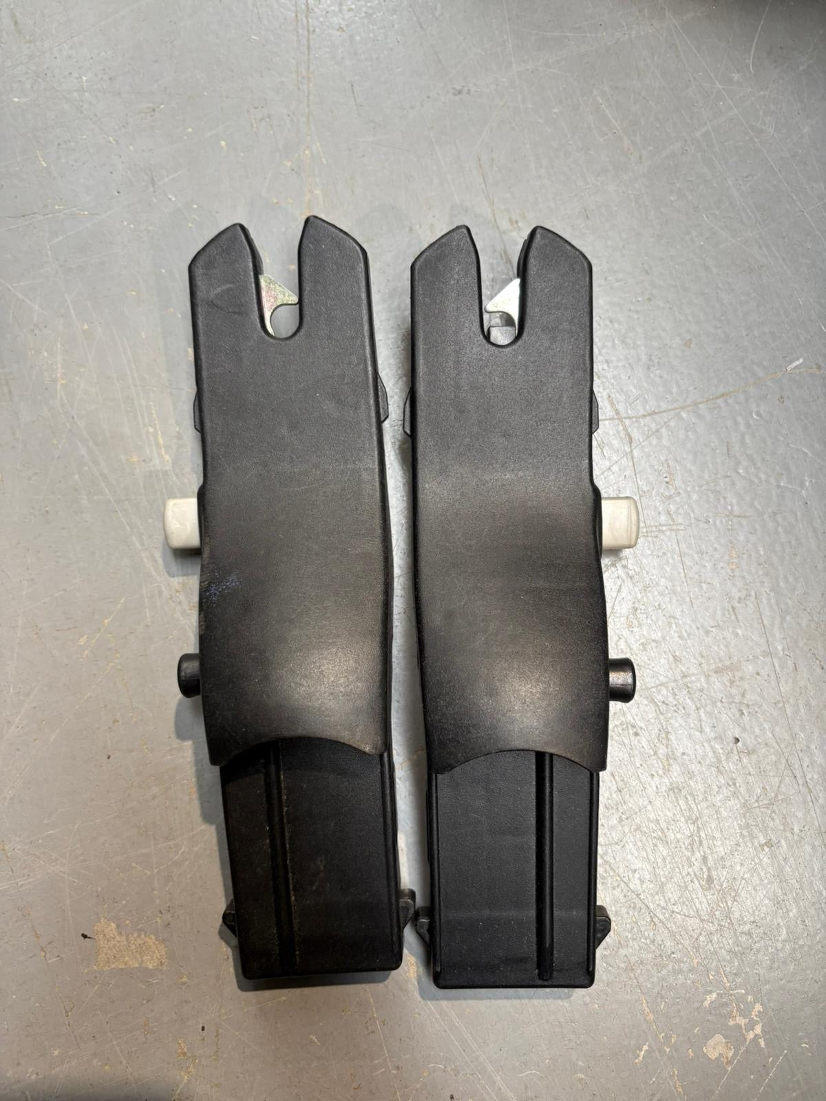 PRE LOVED SilverCross Wayfarer/Pioneer/Horizon/Pursuit adaptors to fit Silver Cross Similciity & Dream I Size car seats