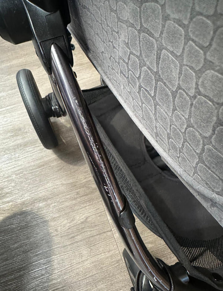 PRE LOVED egg2 Travel System - Jurassic Grey