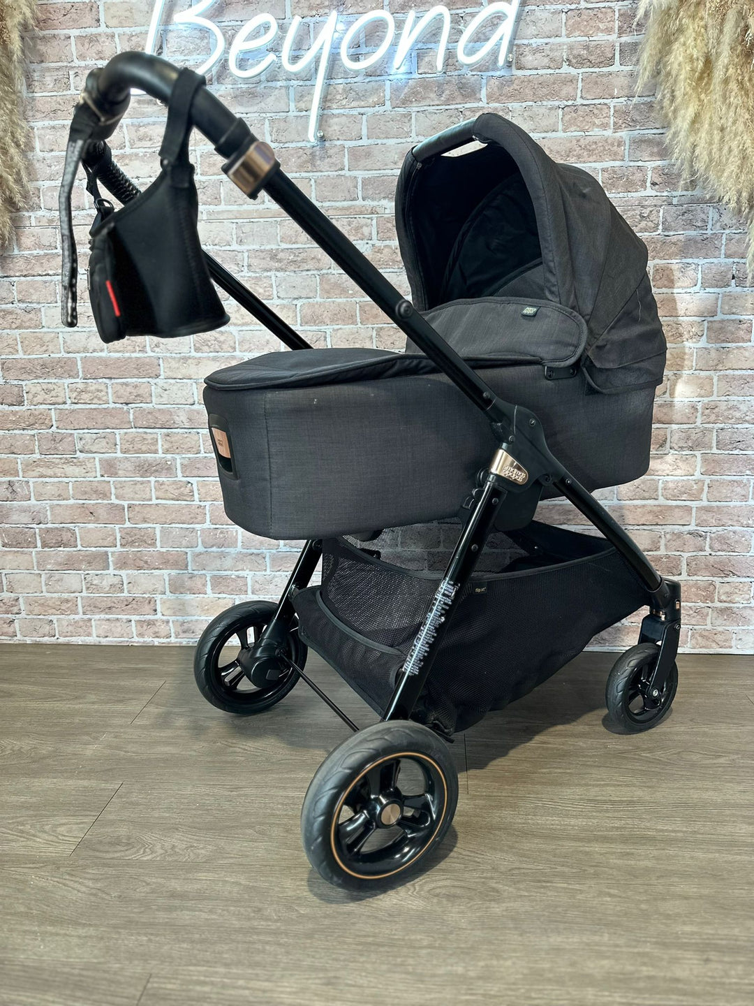 PRE LOVED Mamas & Papas FlipXT3 Travel System - Black/Rose Gold