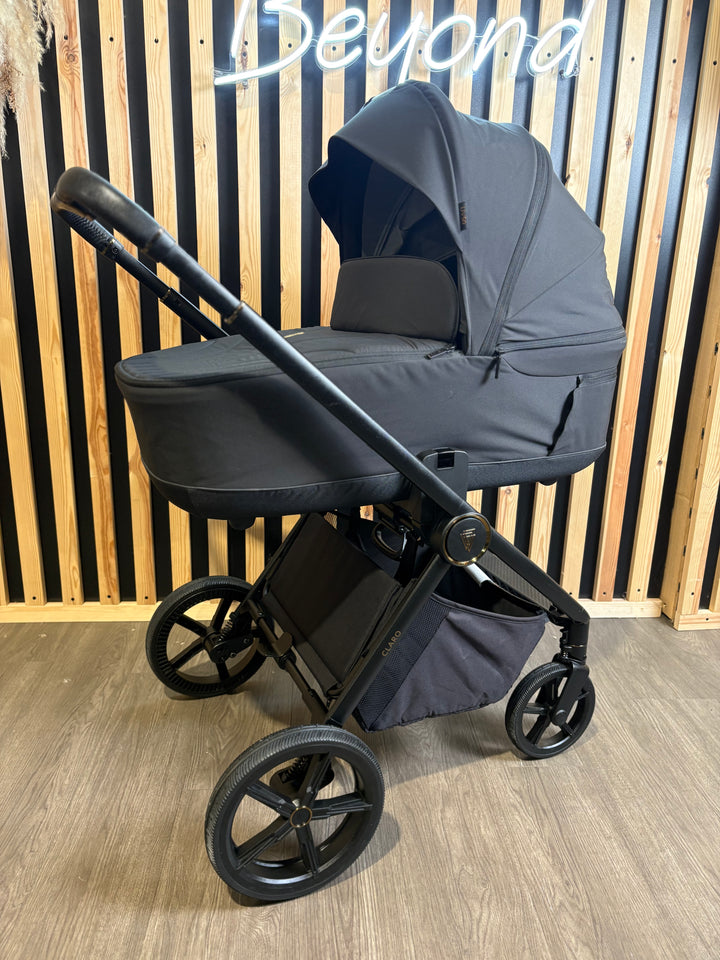 PRE LOVED Venicci Claro 4in1 Travel System Inc Isofix Base - Noir