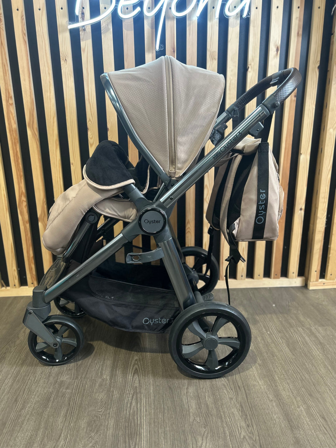 PRE LOVED Babystyle Oyster3 Travel System - Butterscotch