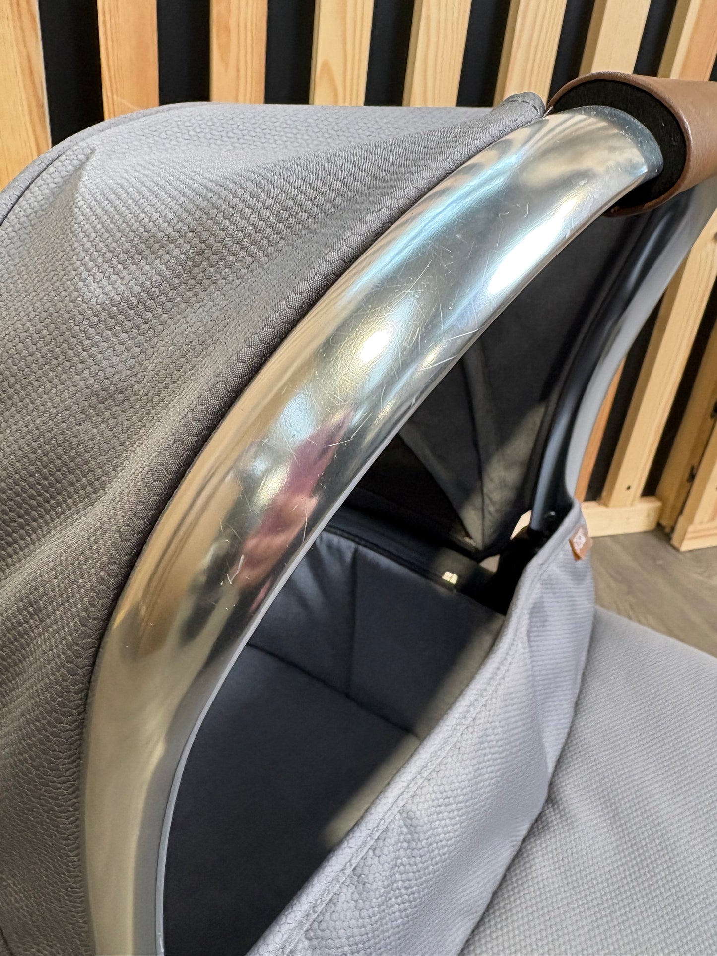 PRE LOVED Mamas & Papas Ocarro Carrycot - Grey