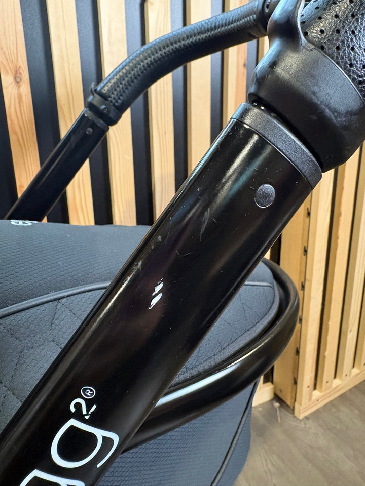 PRE LOVED egg2 Travel System - Just Black