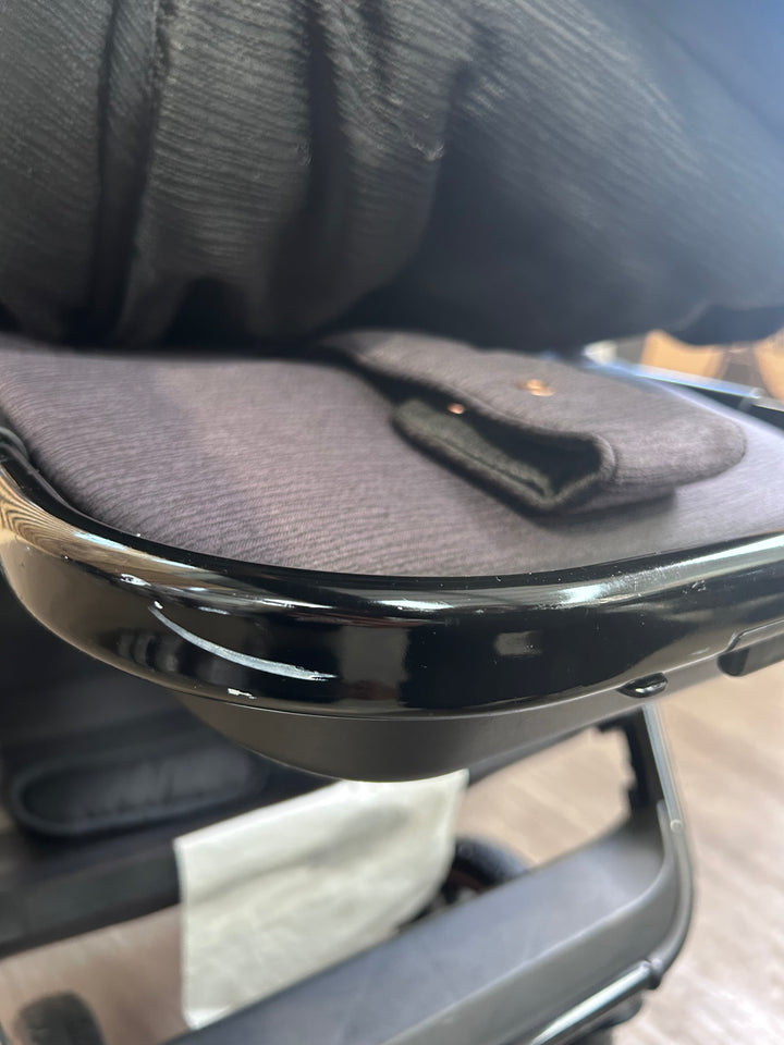 PRE LOVED Venicci Tinum 2.0 2-in-1 Travel System - SE Stylish Black