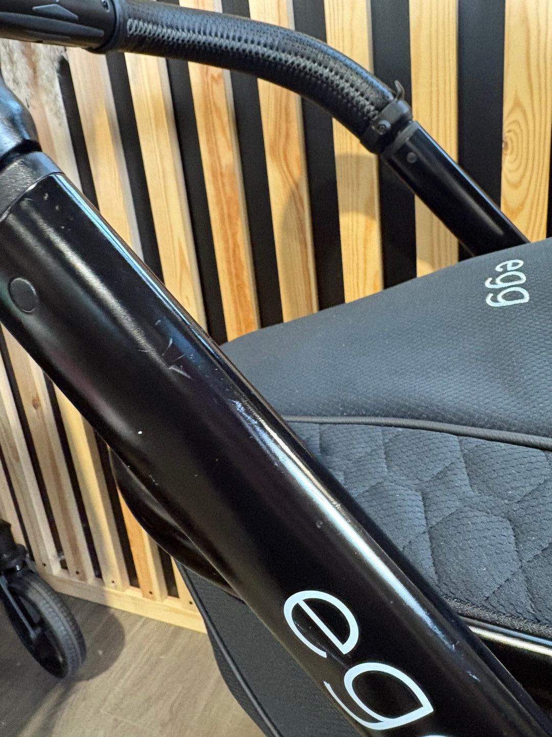 PRE LOVED egg2 Travel System - Just Black