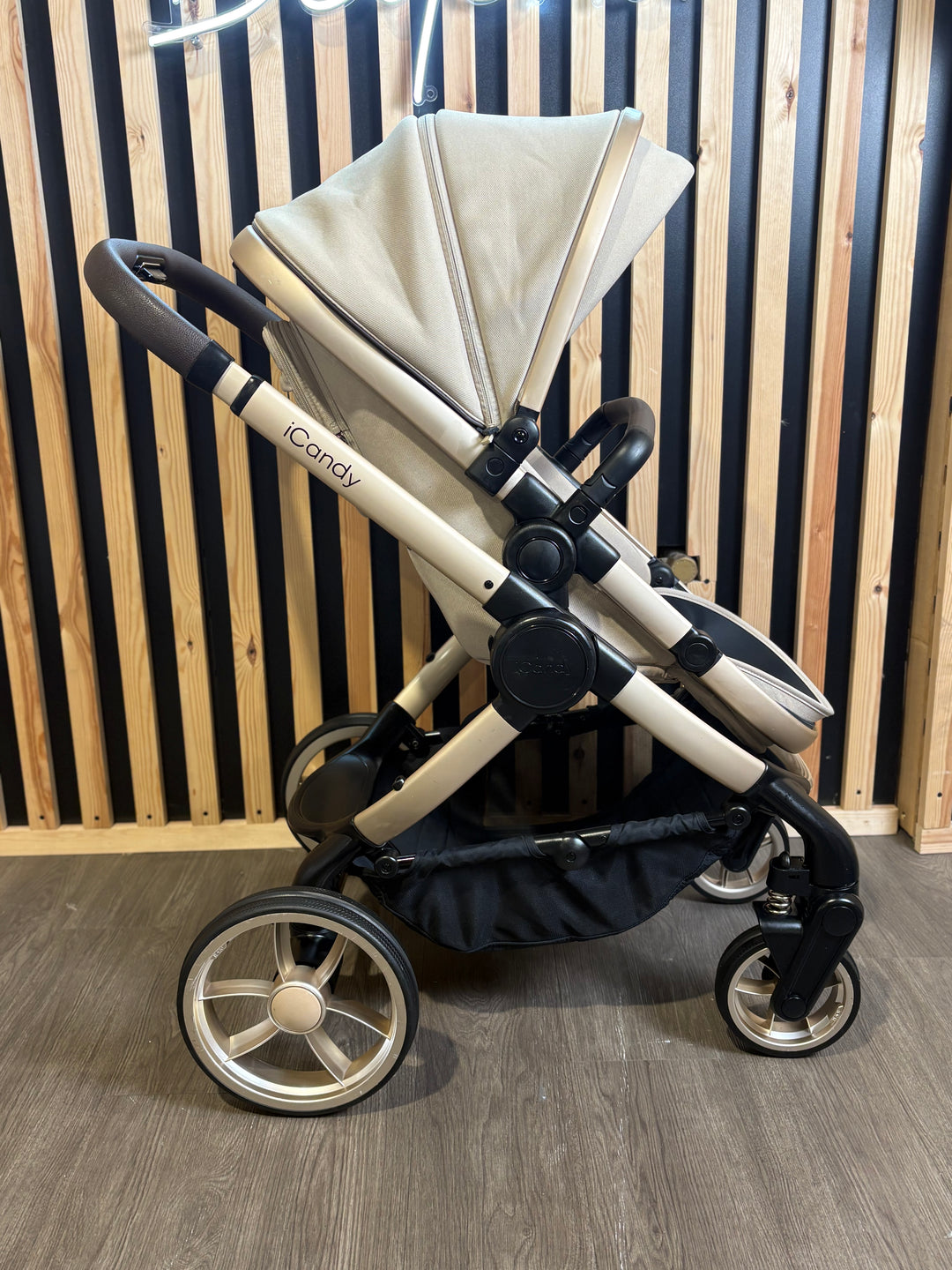 PRE LOVED iCandy Peach 7 w/ Cocoon Car Seat Travel System - Biscotti