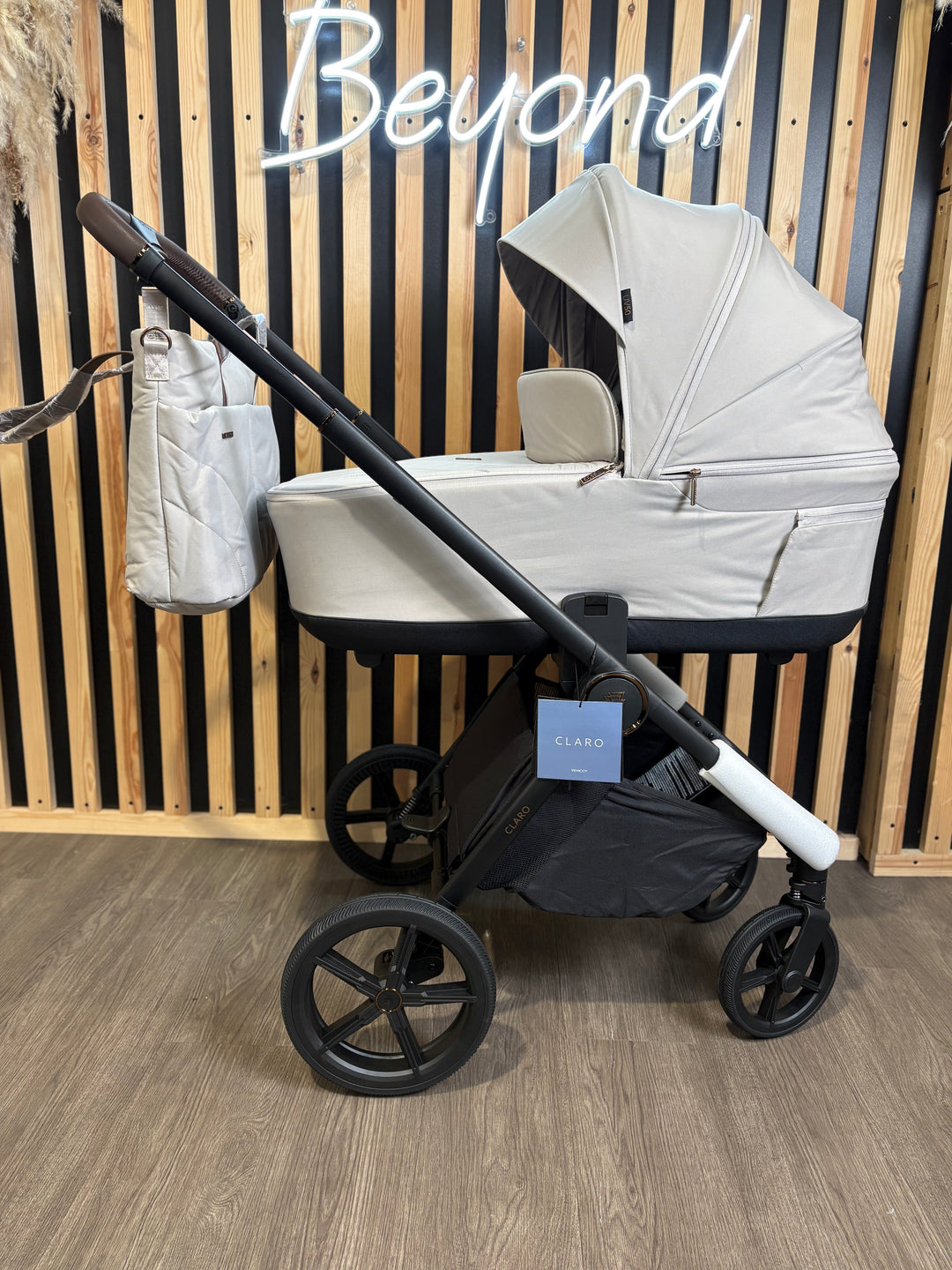 EX DISPLAY Venicci Claro Pushchair, Carrycot + Accessories - Vanilla
