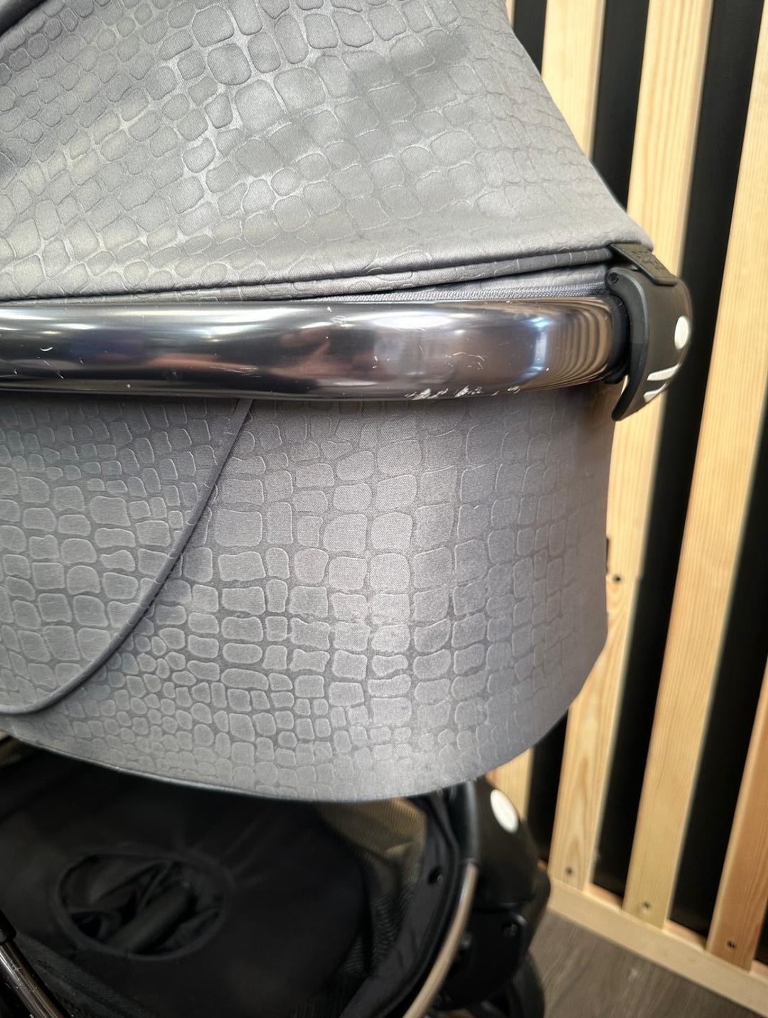 PRE LOVED egg2 Travel System - Jurassic Grey