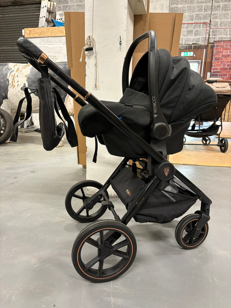 PRE LOVED Venicci Tinum 2.0 Travel System - Stylish Black