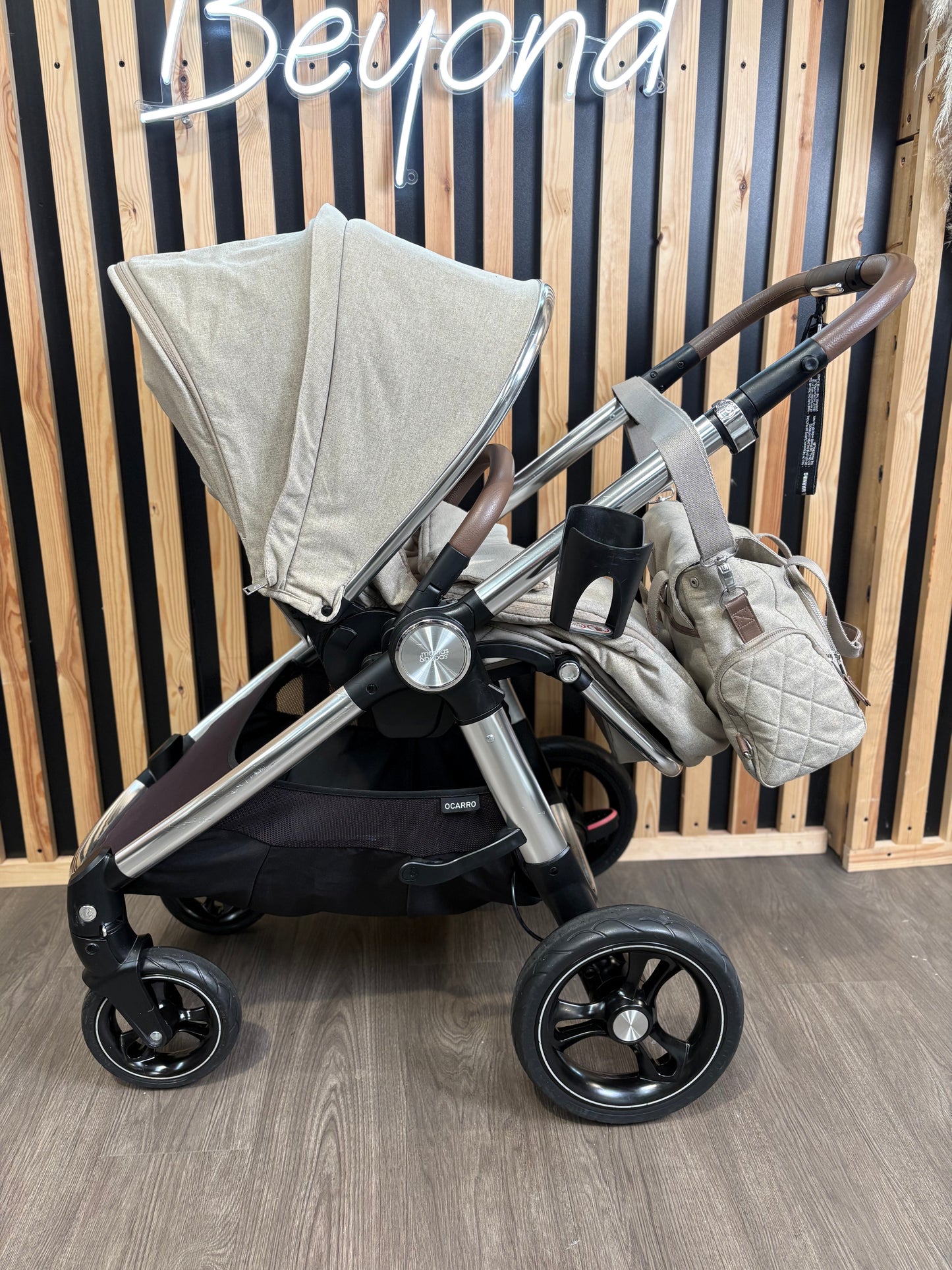 PRE LOVED Mamas & Papas Ocarro 3in1 Travel System - Biscuit