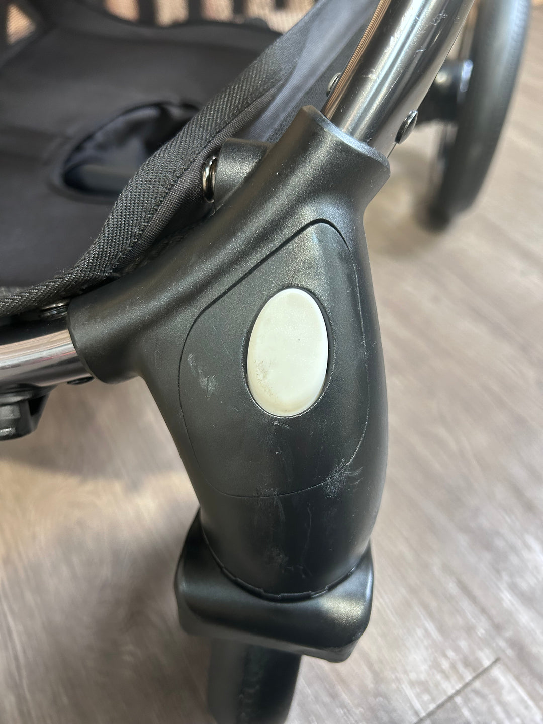 PRE LOVED egg2 Travel System - Jurassic Grey