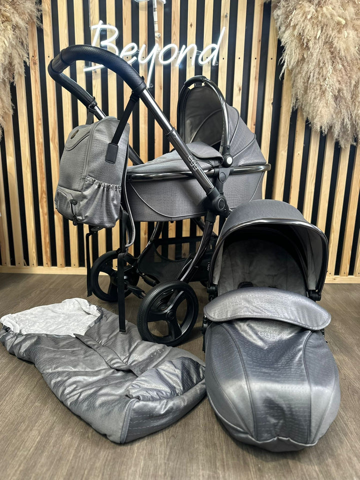 PRE LOVED egg2 Travel System - Jurassic Grey