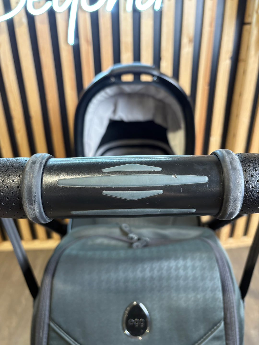 PRE LOVED egg3 Travel System - Houndstooth Black