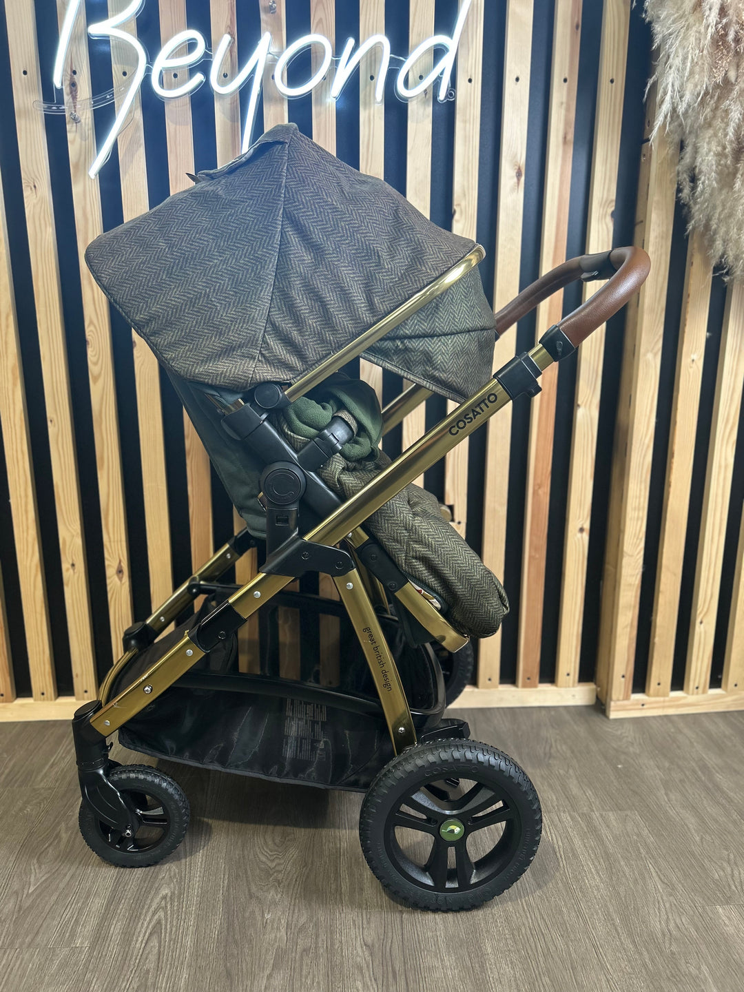 PRE LOVED Cosatto Wow 2 2in1 Travel System - Bureau