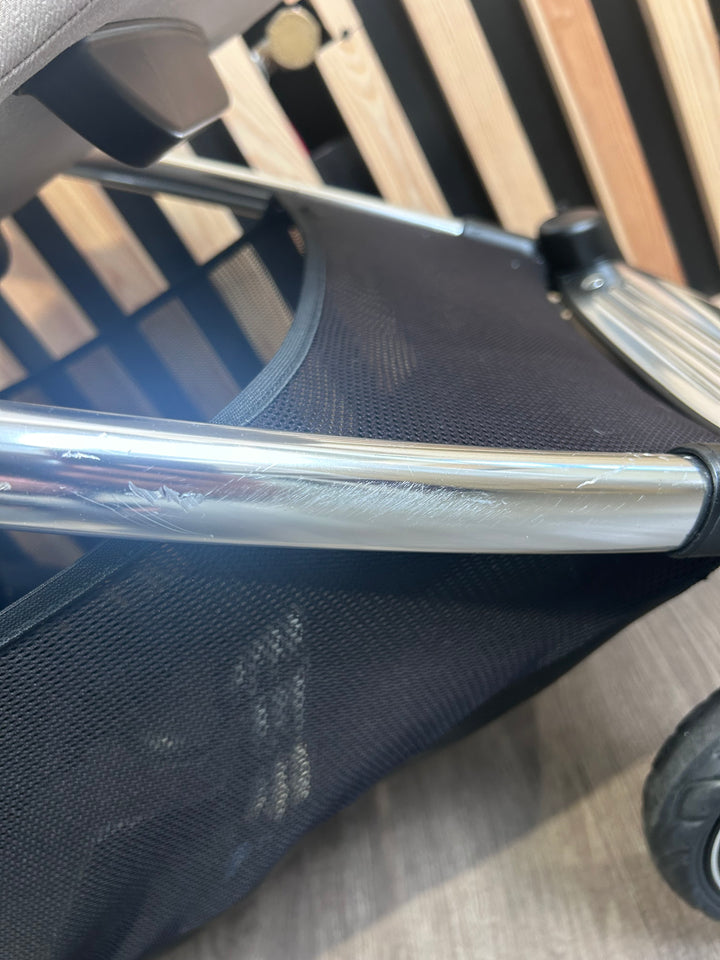 PRE LOVED Mamas & Papas Flip XT3 Travel System - Biscuit