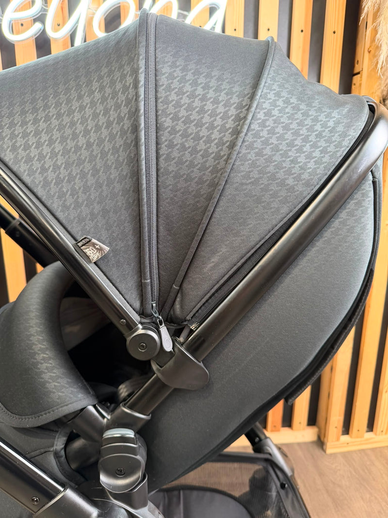 PRE LOVED egg3 Travel System - Houndstooth Black