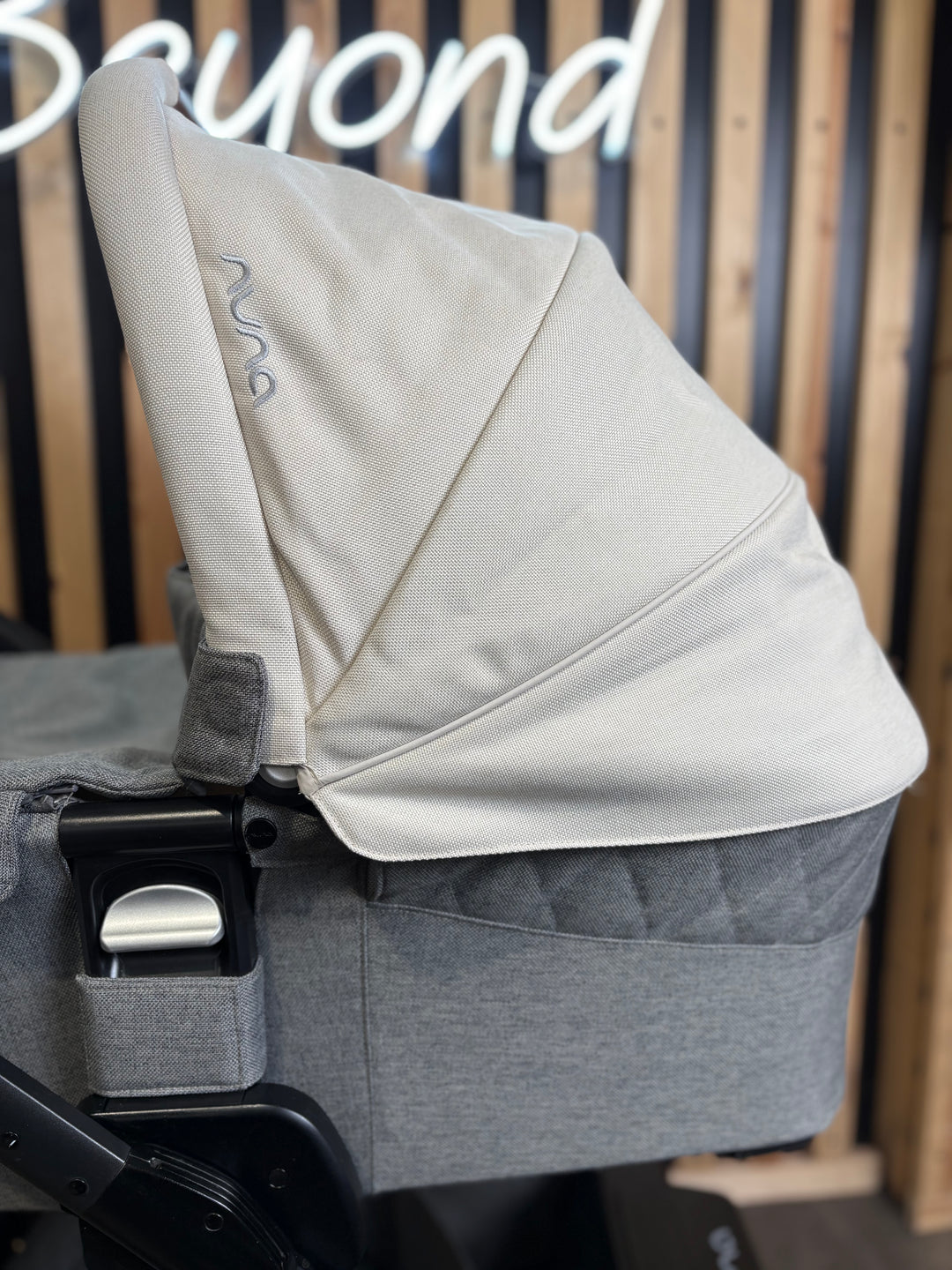 PRE LOVED Nuna Mixx Travel System - Birch