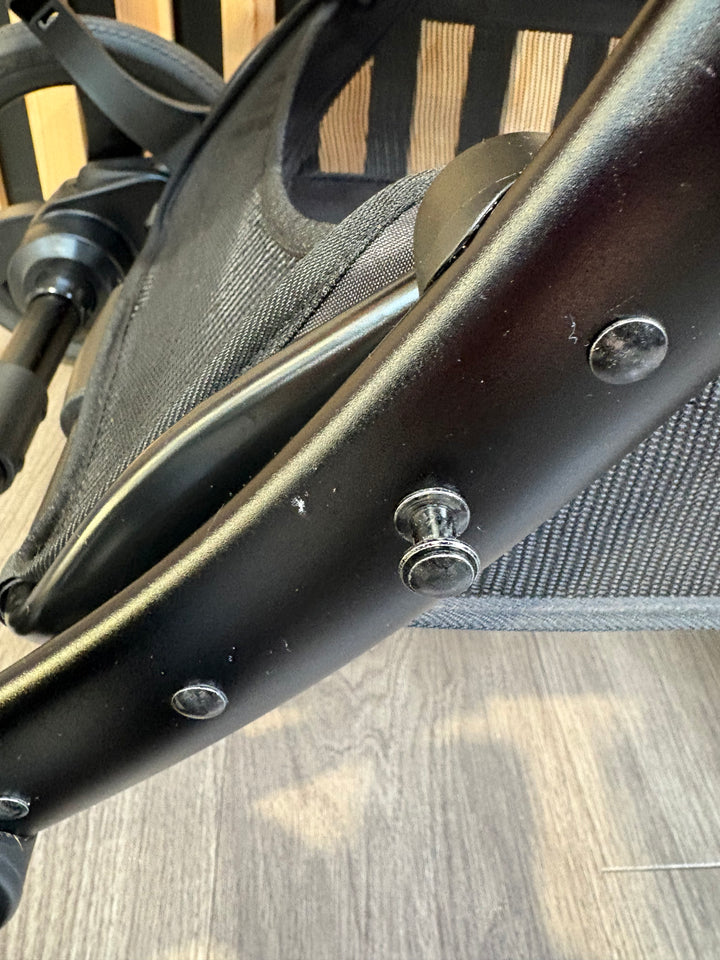 PRE LOVED egg2 Travel System - Stealth