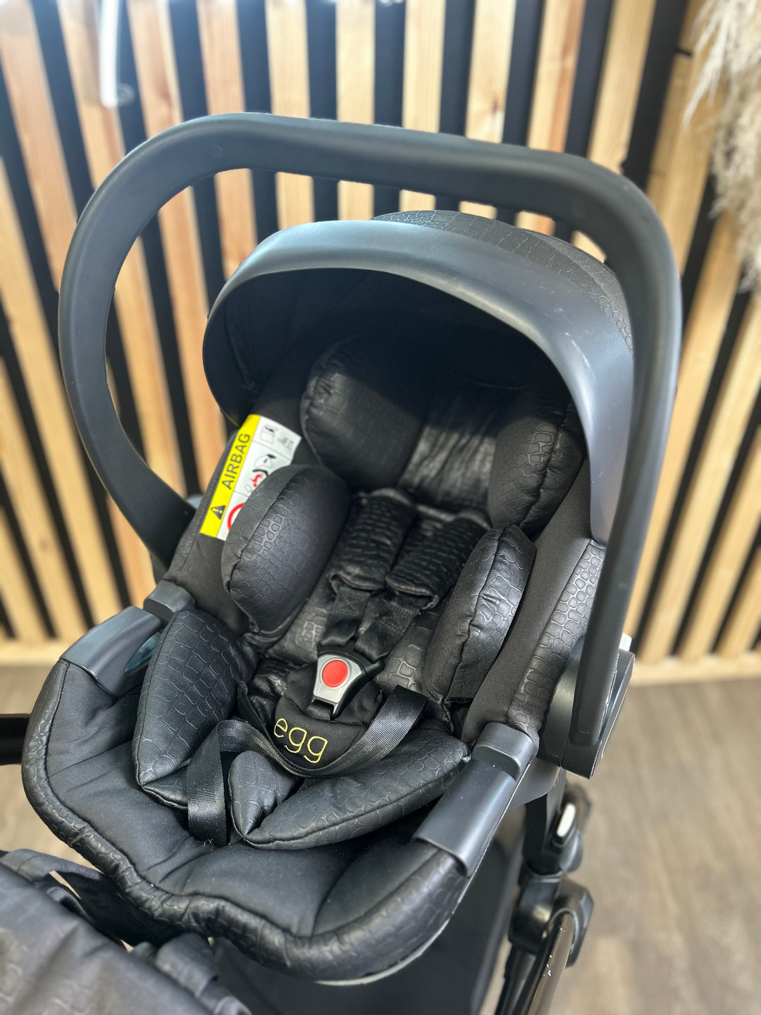 PRE LOVED egg2 Travel System - Jurassic Gold