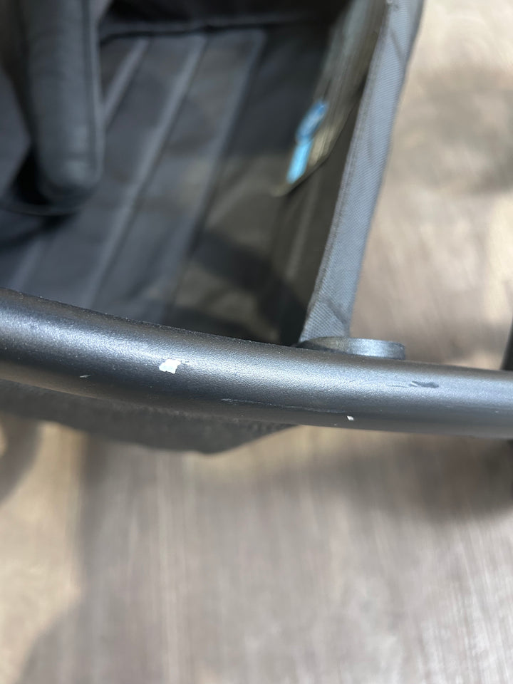 EX DISPLAY Venicci Tinum Edge 2-in-1 Travel System - Charcoal