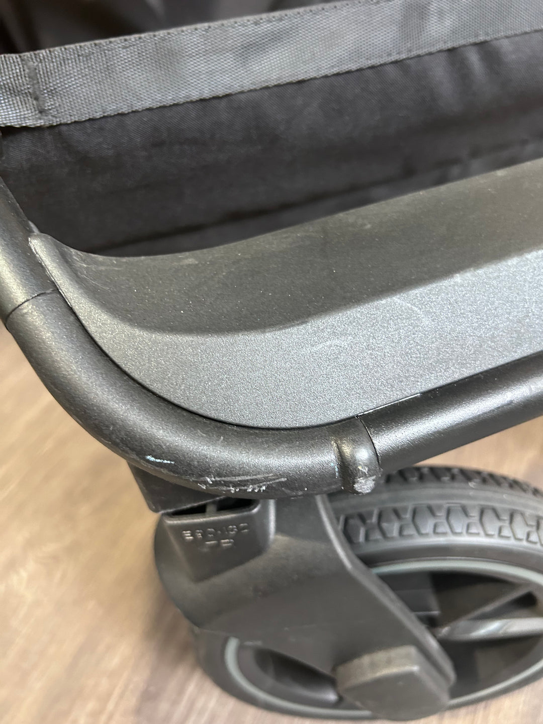 EX DISPLAY Venicci Tinum Edge 2-in-1 Travel System - Charcoal