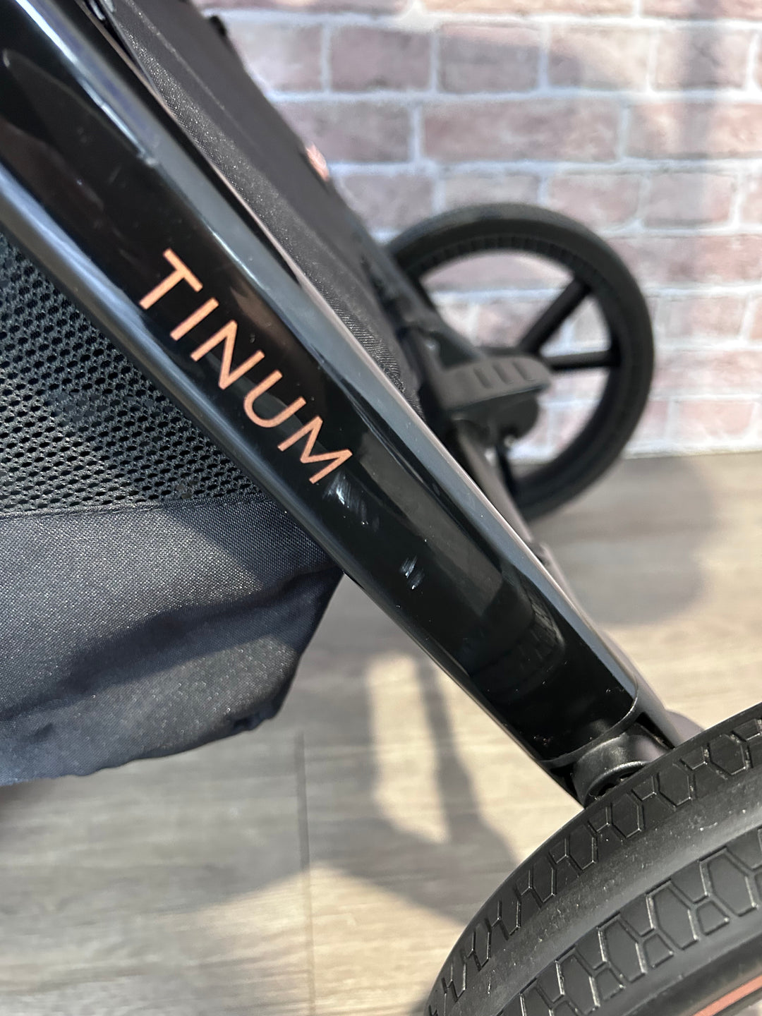 PRE LOVED Venicci Tinum 2.0 SE Travel System - Stylish Black