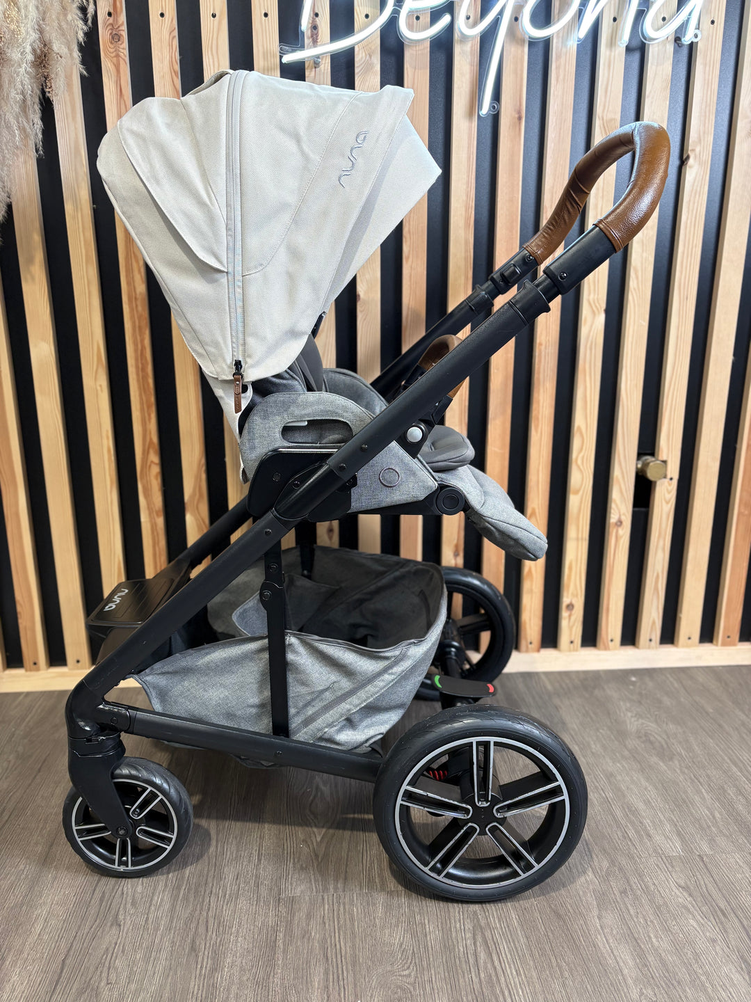 PRE LOVED Nuna Mixx Travel System - Birch