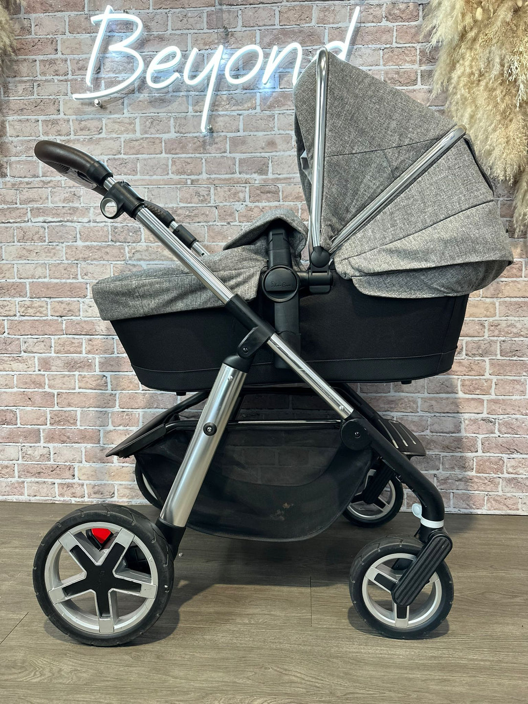 PRE LOVED Silver Cross Pioneer Travel System - Brompton