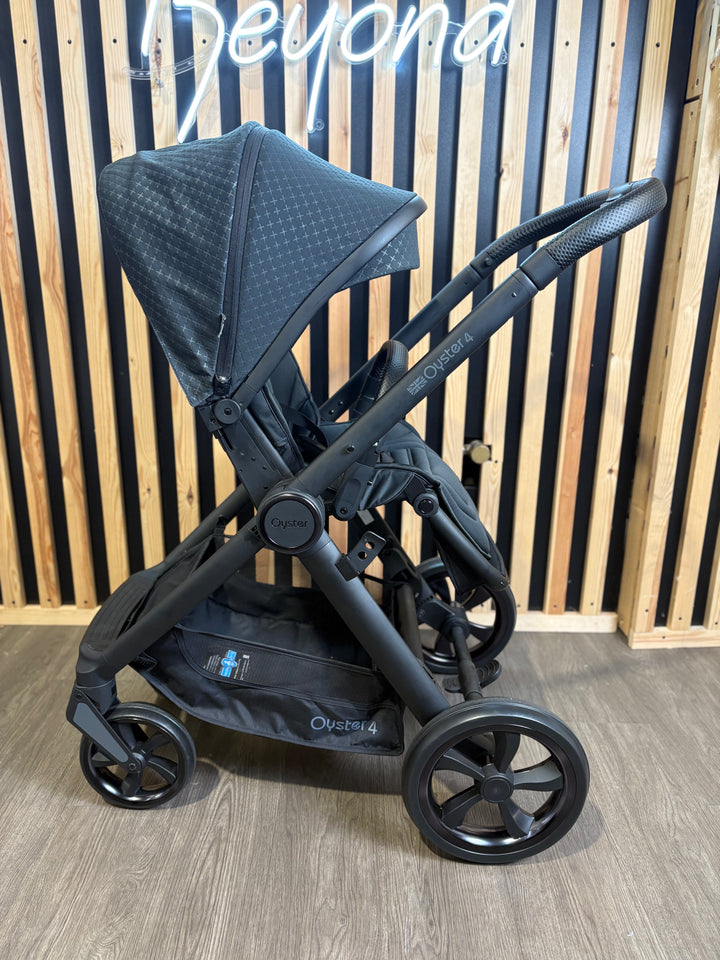 EX DISPLAY Babystyle Oyster4 2-in-1 Travel System - Raven