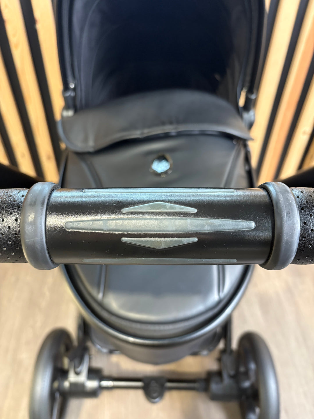PRE LOVED egg2 Travel System - Stealth