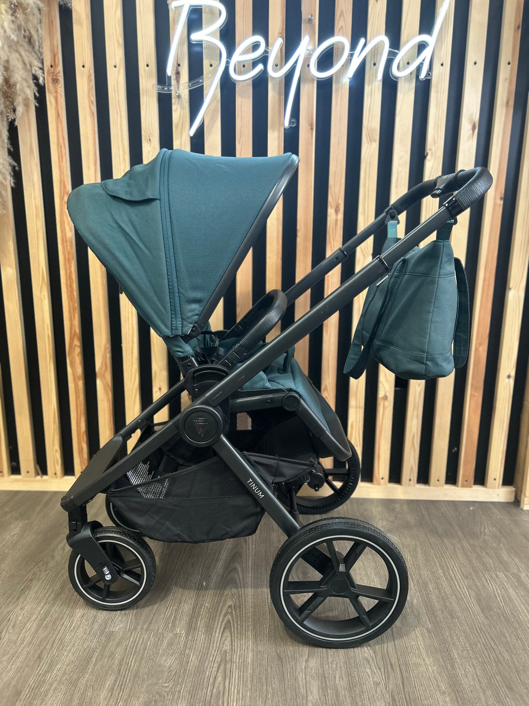 PRE LOVED Venicci Tinum 2.0 Special Edition Travel System - Teal Bay