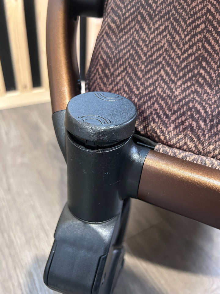 PRE LOVED Cosatto Wow 3 Travel System - Foxford Hall