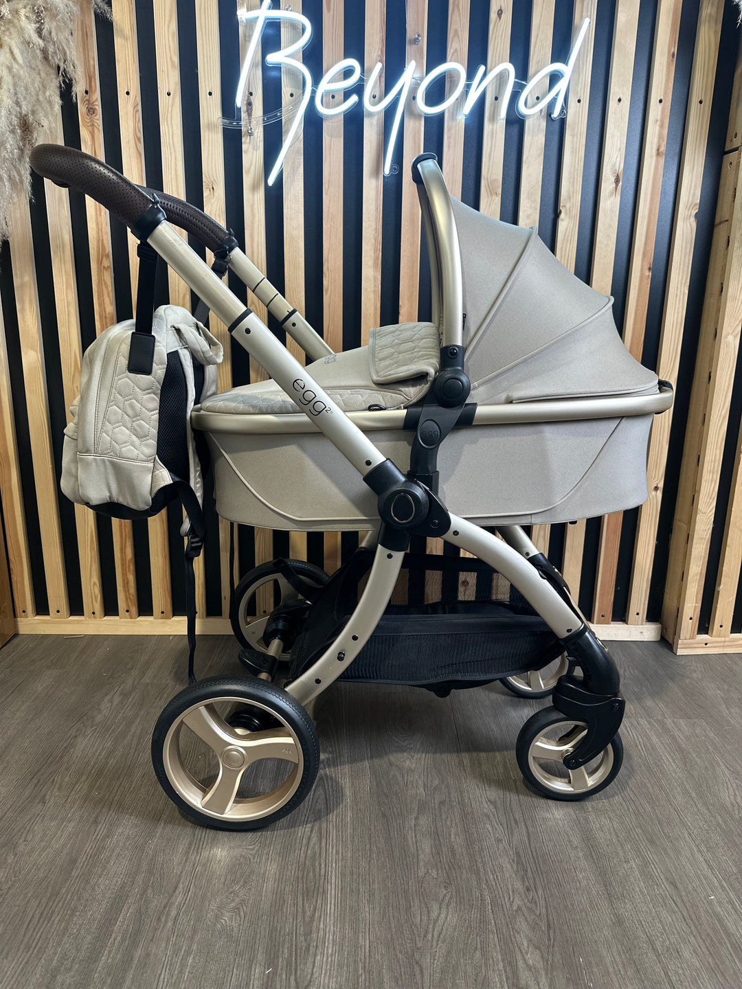 PRE LOVED egg2 Travel System - Feather