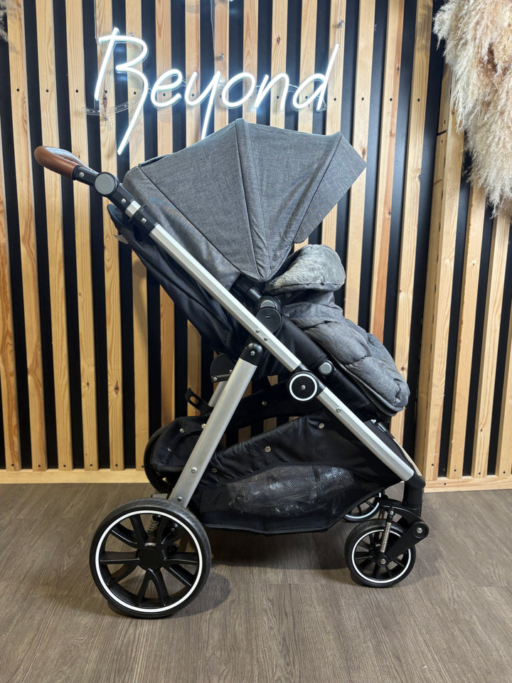 PRE LOVED Cuggl Parent and World-Facing Pushchair - Grey