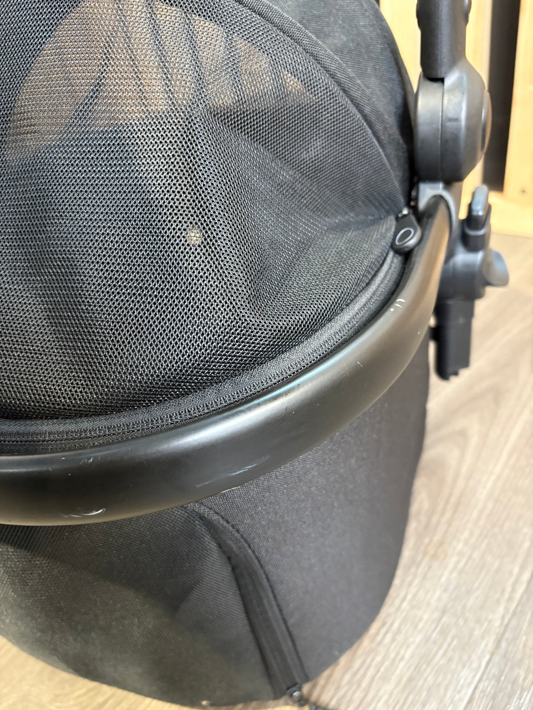 PRE LOVED egg Pet Basket