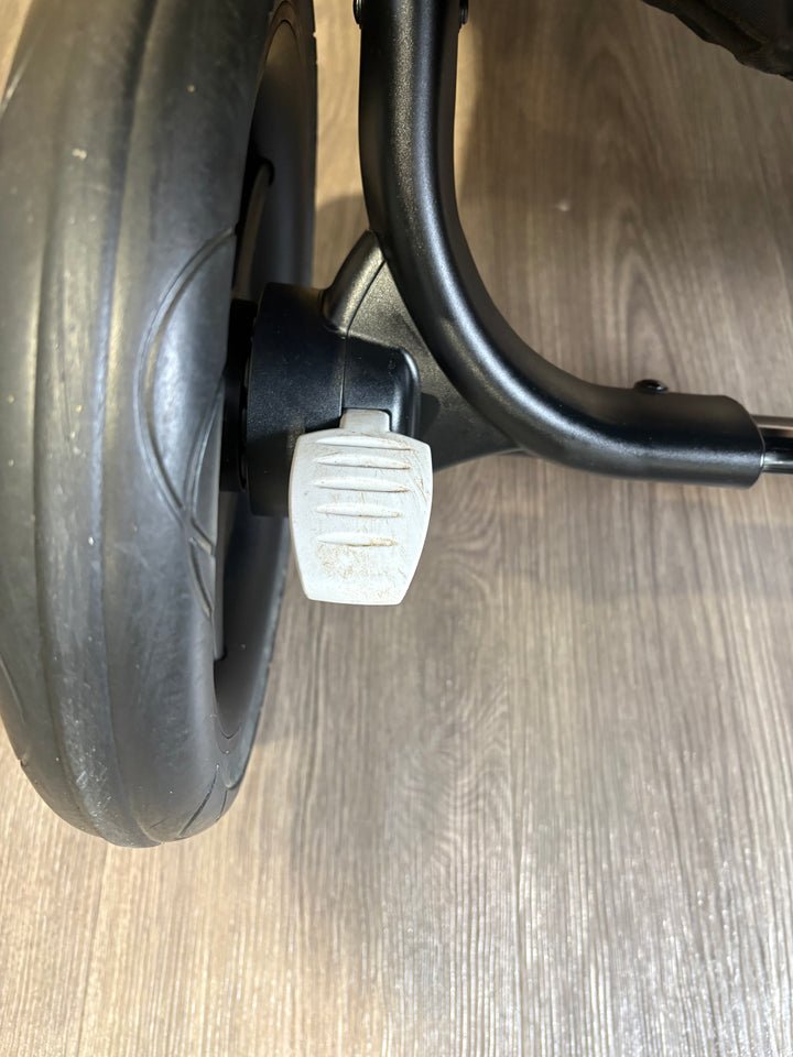 PRE LOVED Bugaboo Donkey5 Twin Bundle - Midnight Black