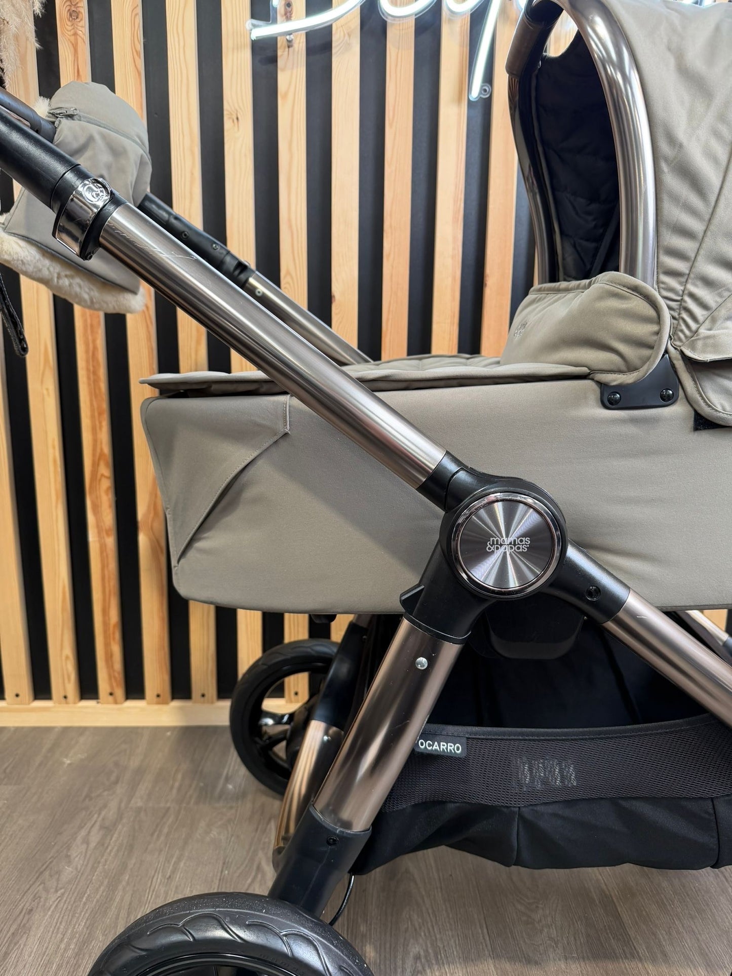 PRE LOVED Mamas & Papas Ocarro Travel System - Everest