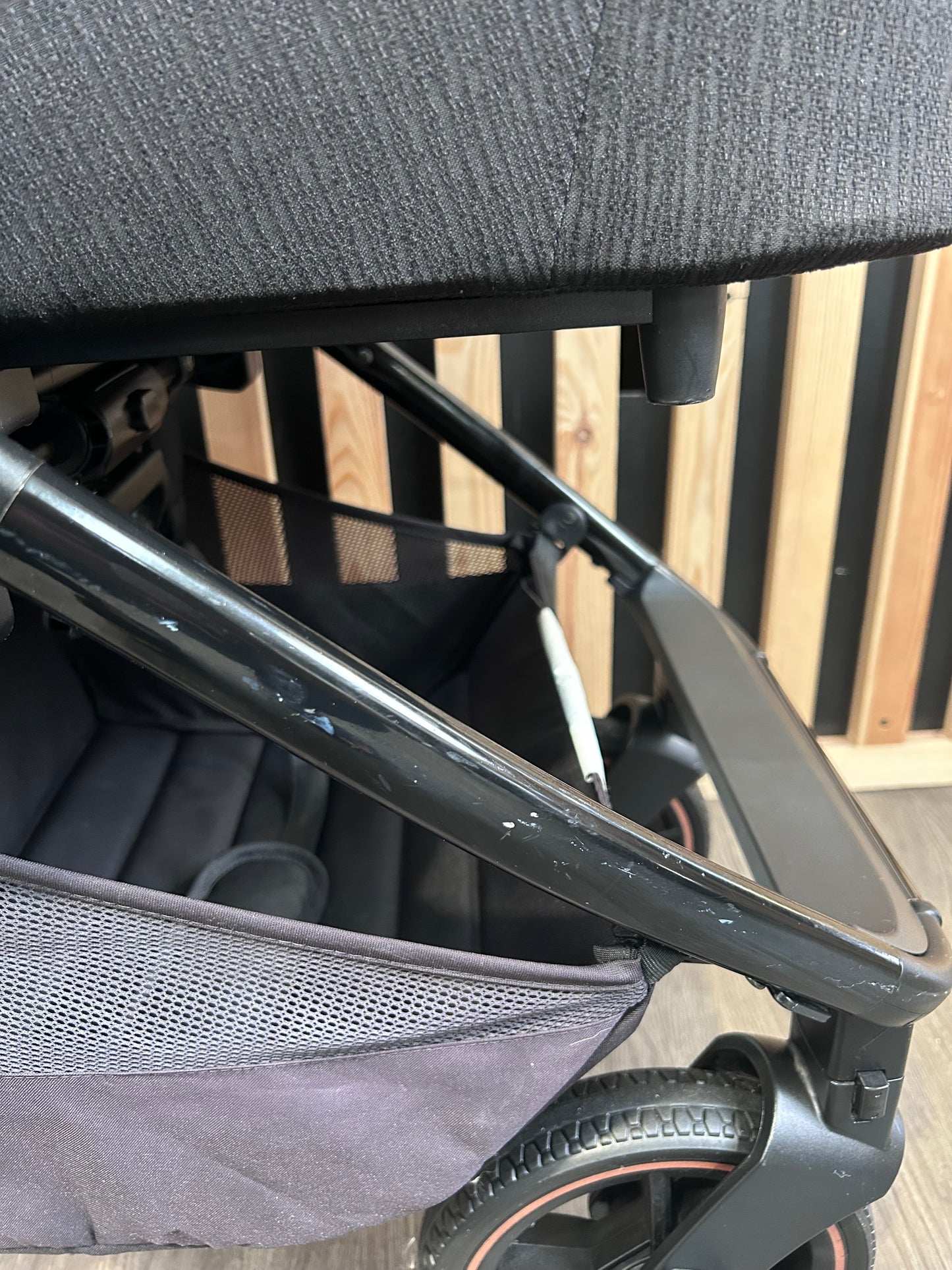 PRE LOVED Venicci Tinum 2.0 2-in-1 Travel System - SE Stylish Black