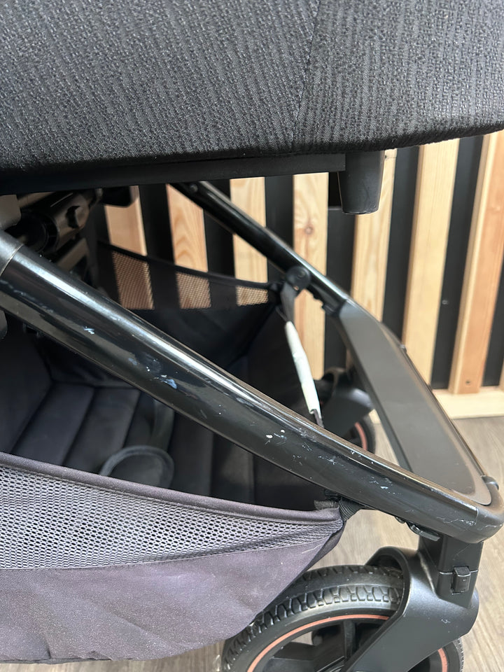 PRE LOVED Venicci Tinum 2.0 2-in-1 Travel System - SE Stylish Black