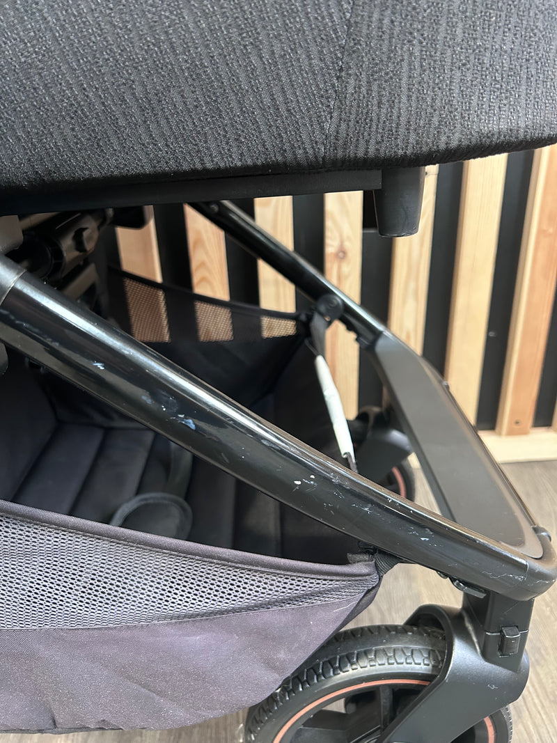 PRE LOVED Venicci Tinum 2.0 2-in-1 Travel System - SE Stylish Black