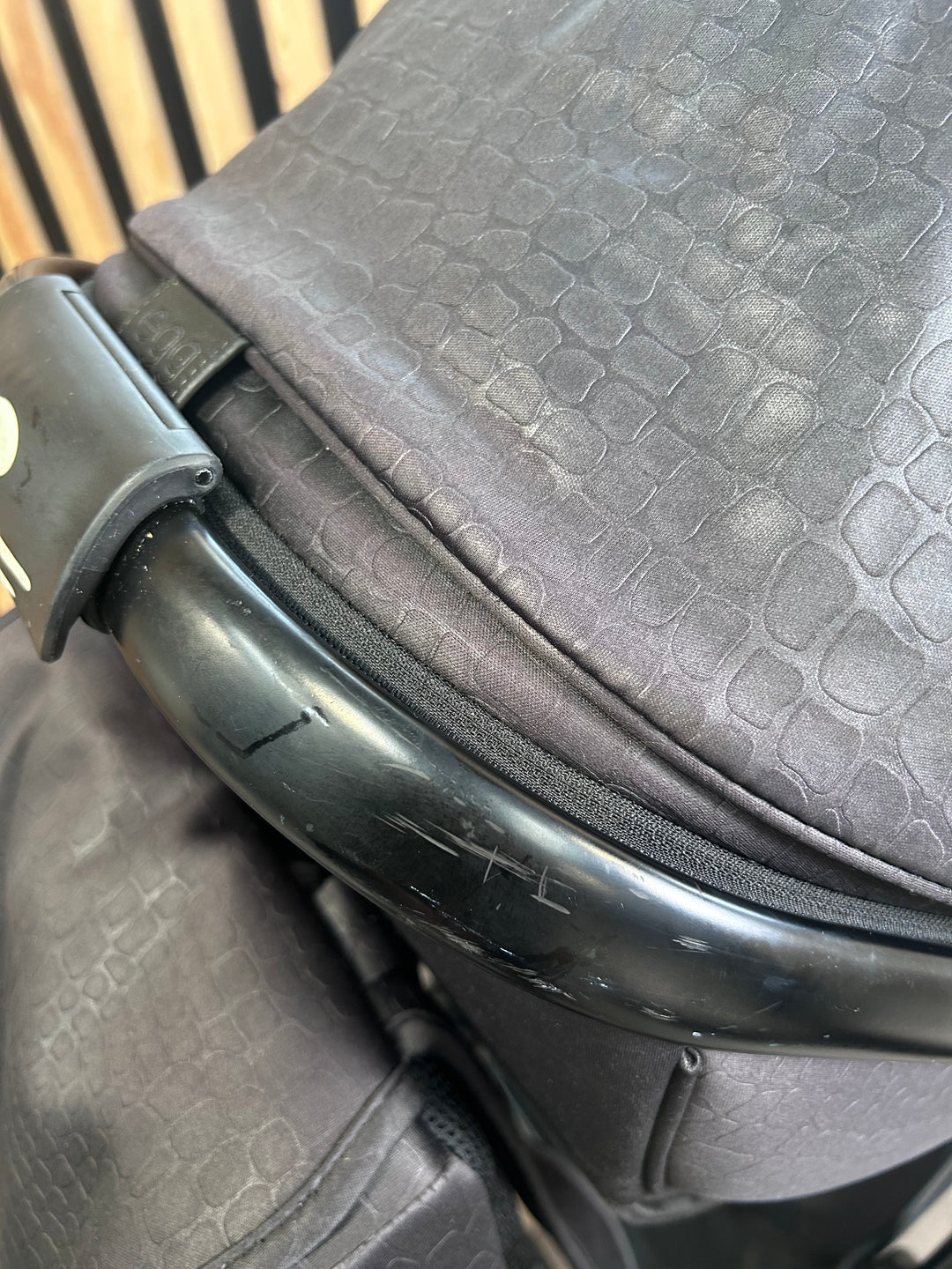 PRE LOVED egg2 Travel System - Jurassic Gold