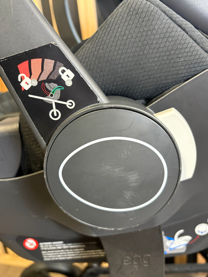 PRE LOVED egg2 Travel System - Just Black