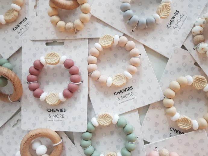Chewies&More Silicone Leaf Teething Bangle - Blush