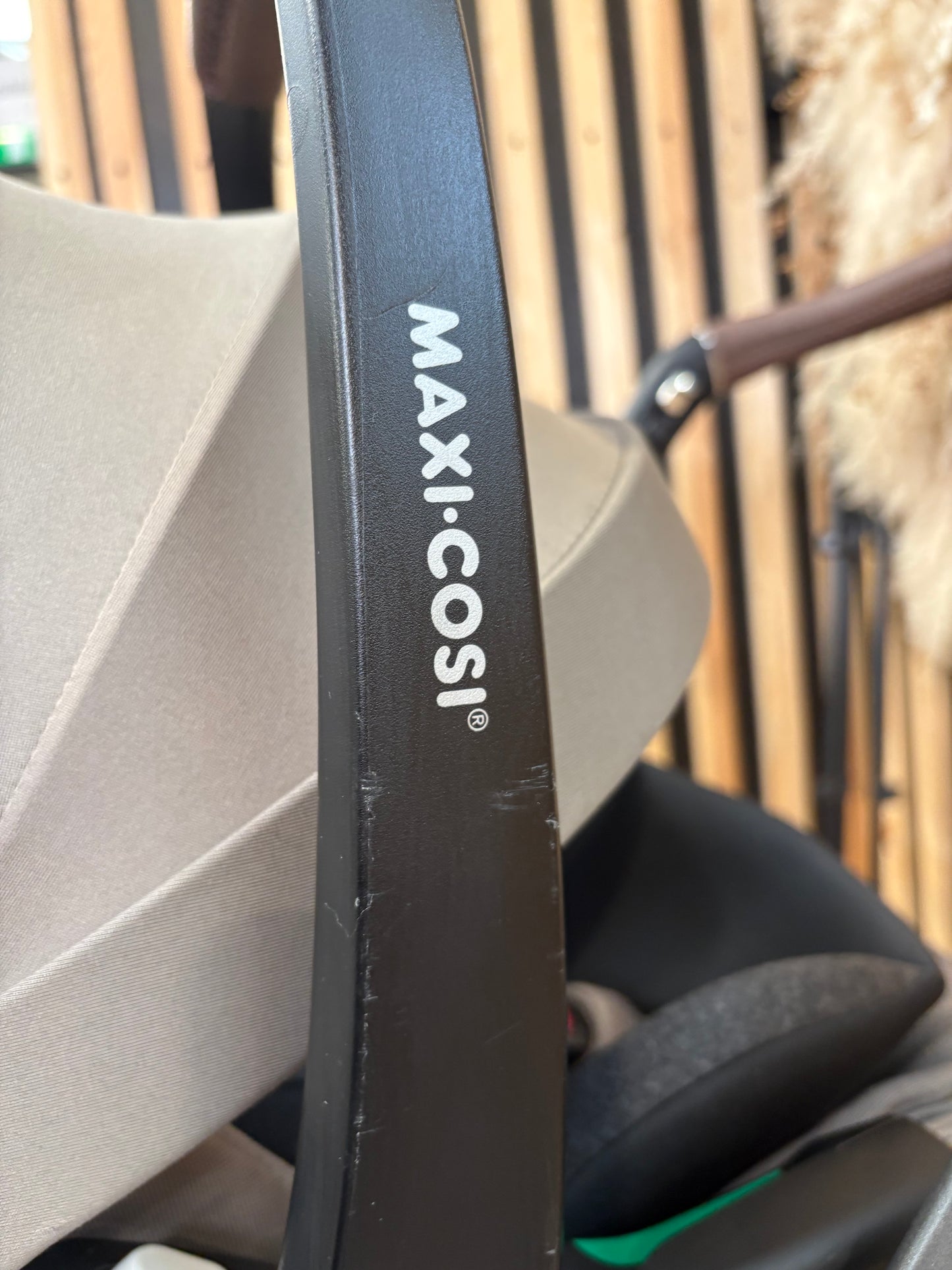 PRE LOVED Maxi-Cosi Fame 3-in-1 Travel - Twillic Truffle/Black Wheels