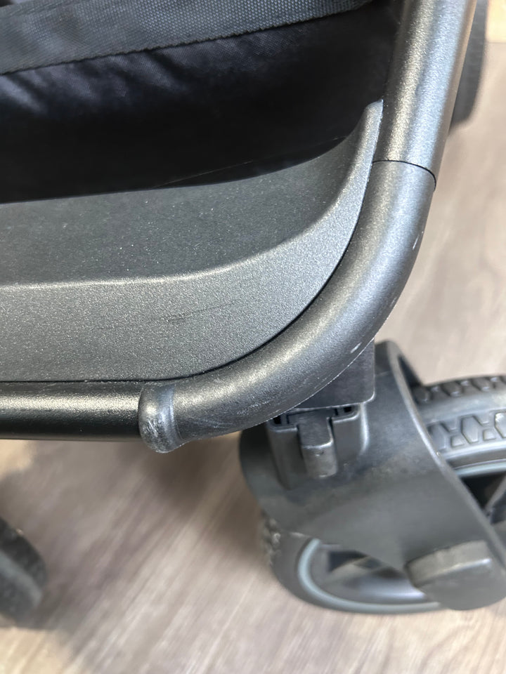 EX DISPLAY Venicci Tinum Edge 2-in-1 Travel System - Charcoal