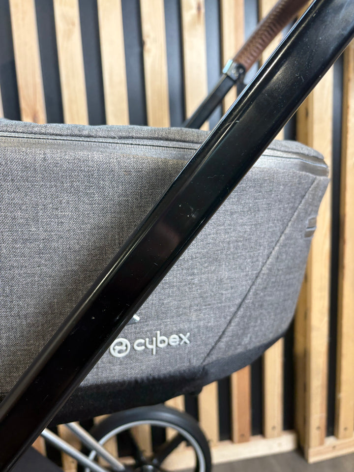PRE LOVED Cybex Priam Pram + Pushchair - Manhattan Grey/Chrome